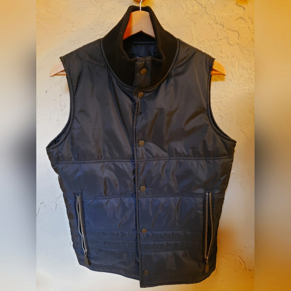 Black lightweight puffer vest